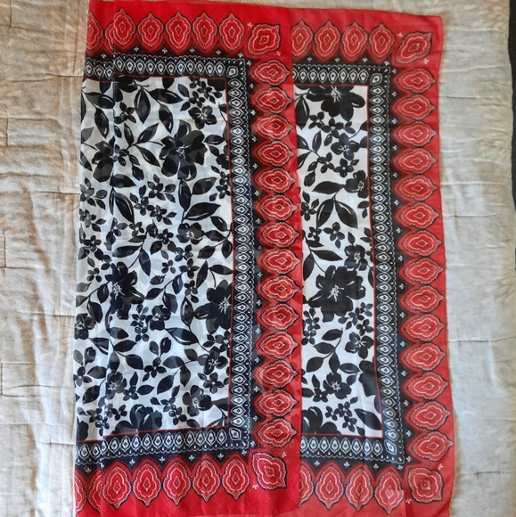 Liz Claiborne swim cover up scarf. - Picture 5 of 5